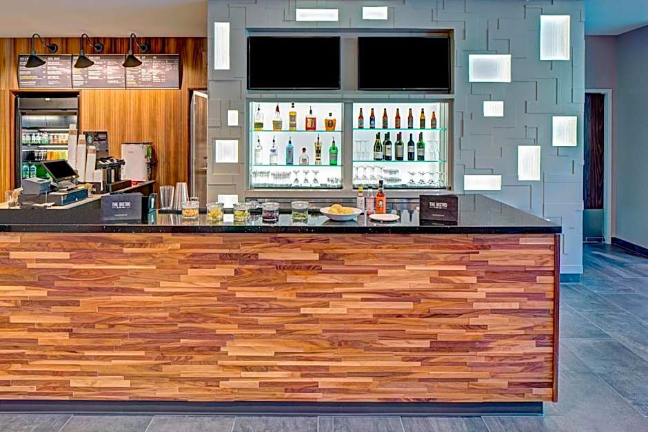 Courtyard by Marriott Appleton Riverfront