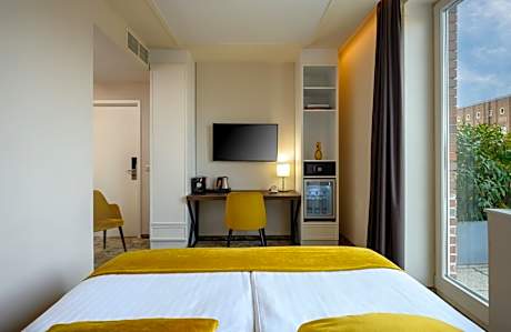 Comfort Room with Terrace