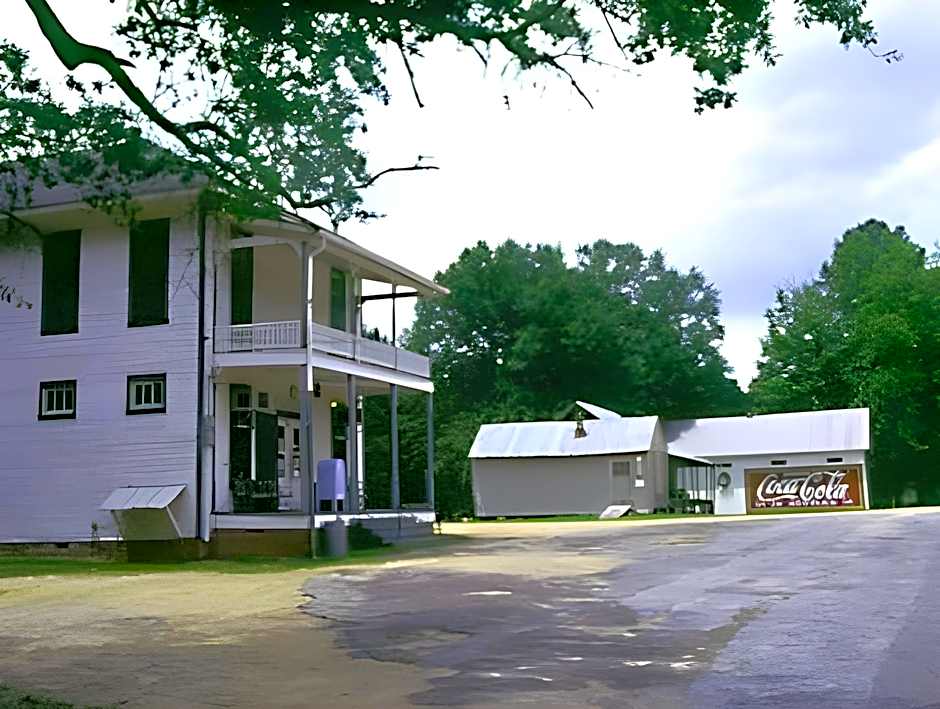 Mockingbird Inn & Suites