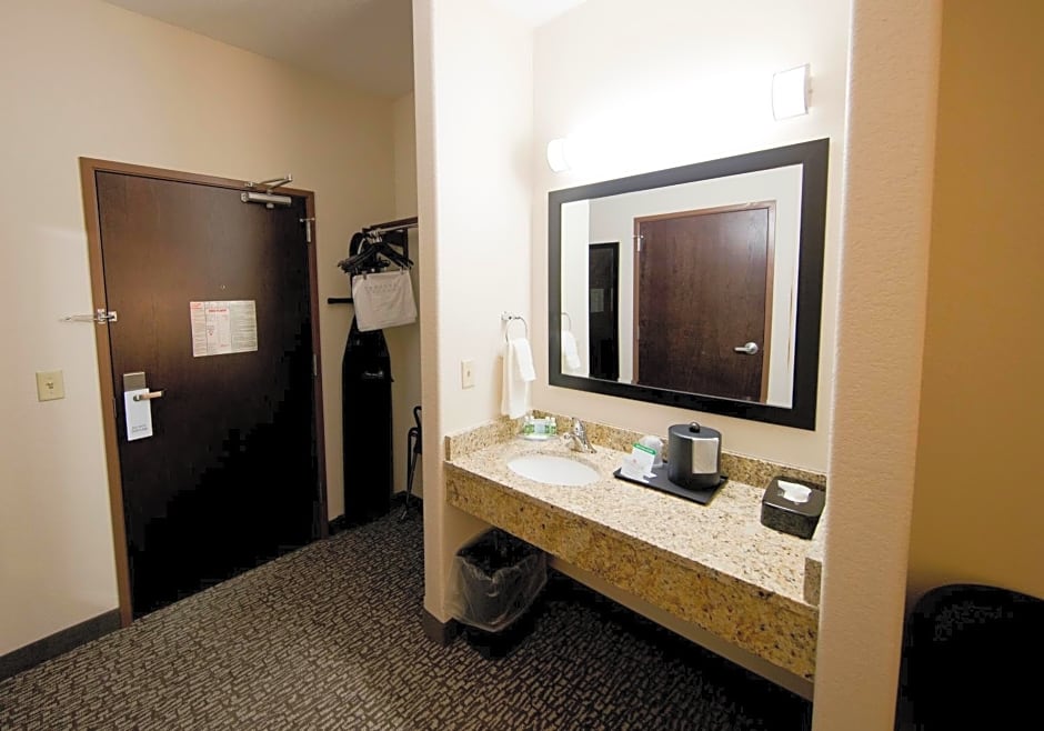 Cobblestone Inn & Suites – Manchester