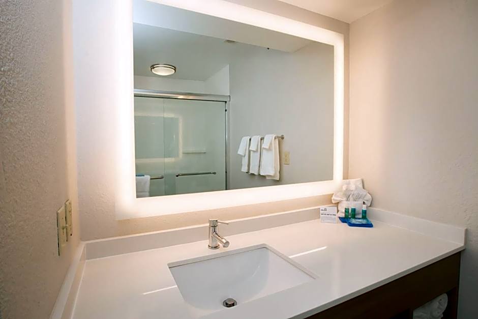 Holiday Inn Express Hotel & Suites Madison By IHG