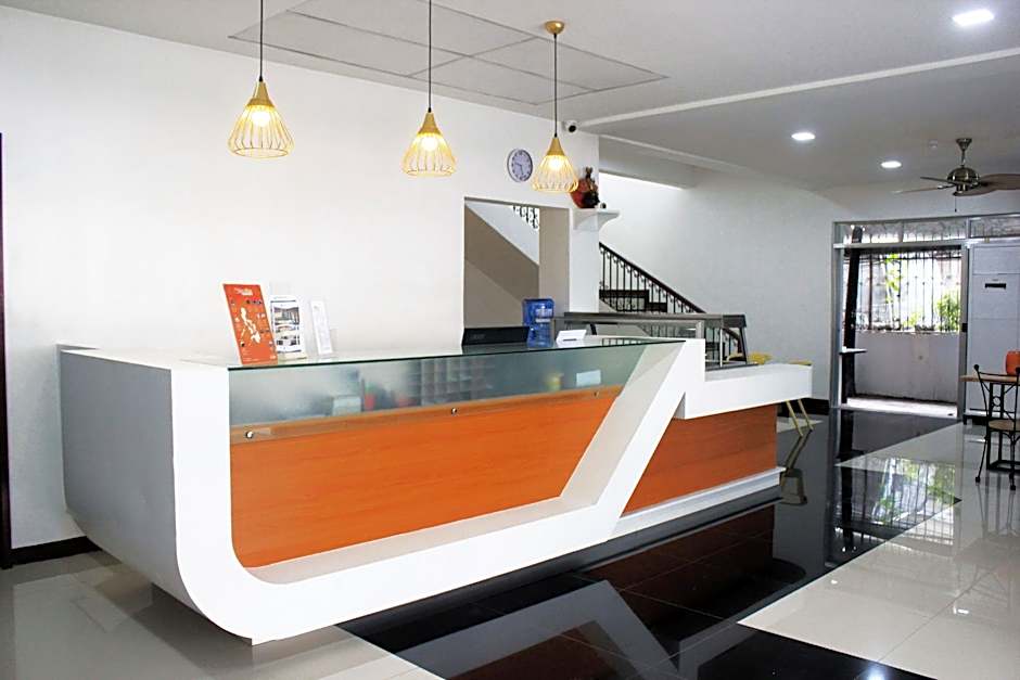 Travelbee Capitol Inn