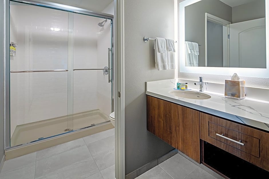 Staybridge Suites Long Beach Airport By IHG