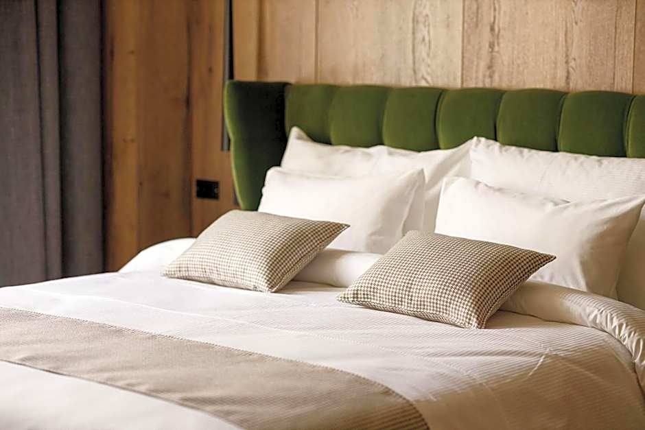 SCHUSTER Boarding House