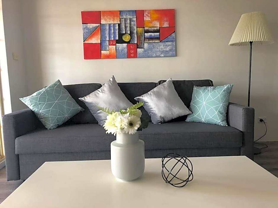 Modern 2BR Apartment and Parking in Griffith - Hosted by Canstay