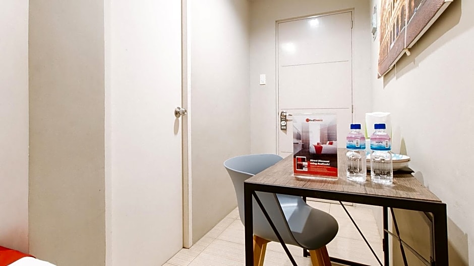 RedDoorz Plus near Osmena Highway 2