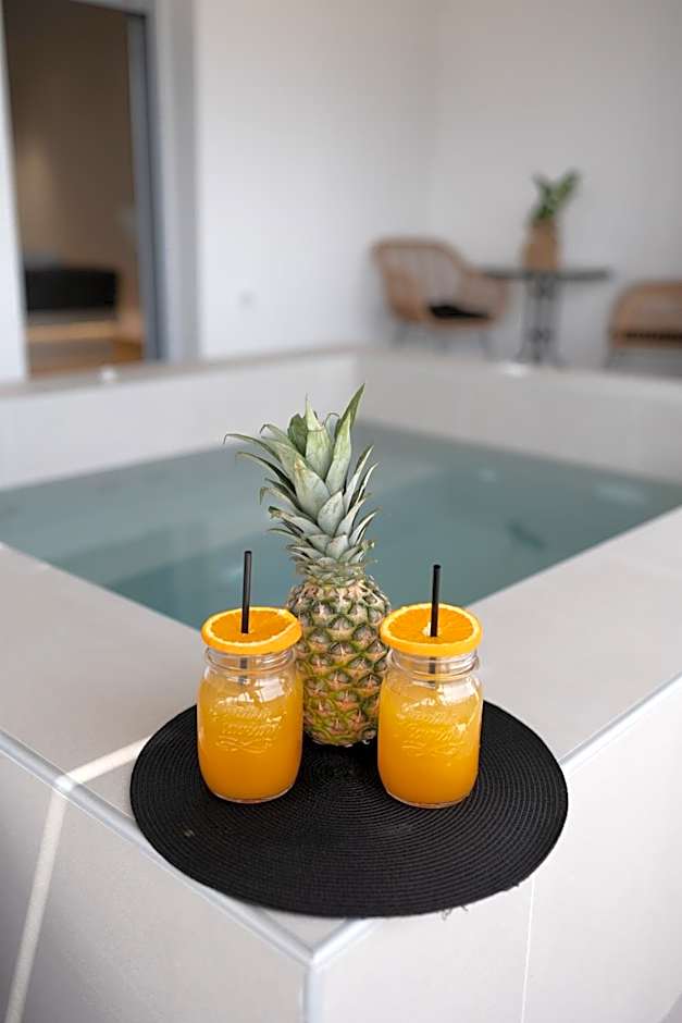 White Note Luxury Suites