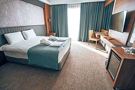 Suite with Pool View