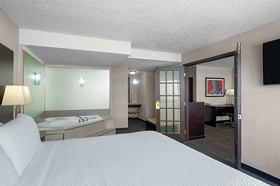 Ramada Plaza by Wyndham Regina Downtown