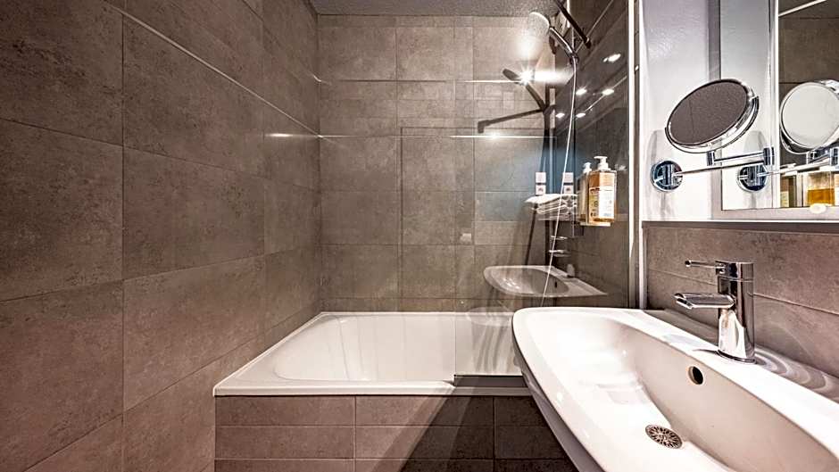 greet Hotel Massieux Lyon Nord