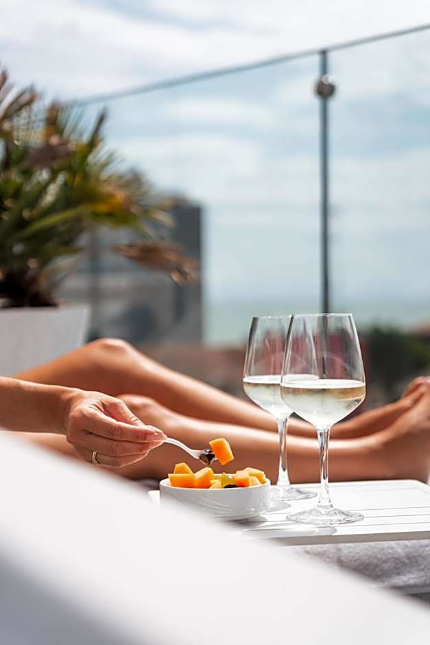 Monaco Suites Hotel