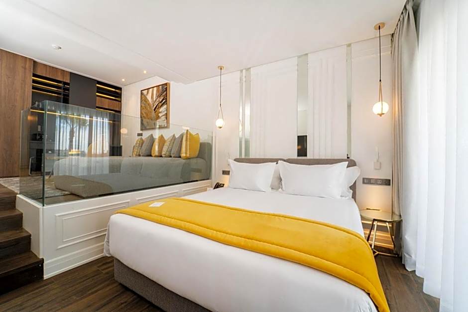 Petit Palace Suites Hotel