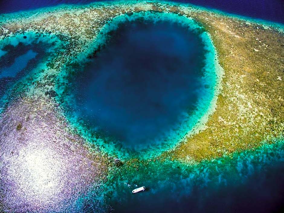 HAKS Boutique B&B with Pool & Farm-to-Table Dining