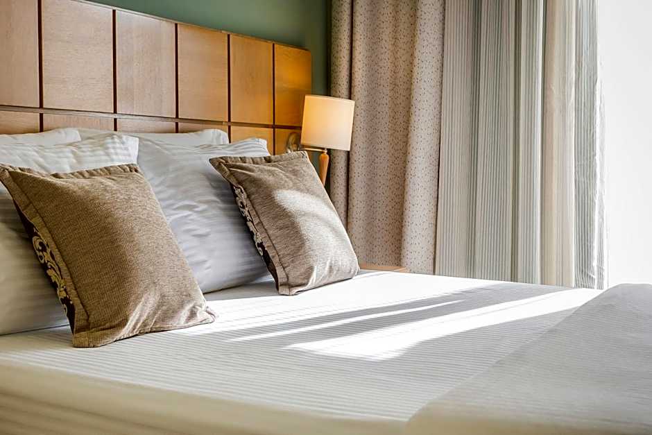 Ionian Plaza Hotel & Spa