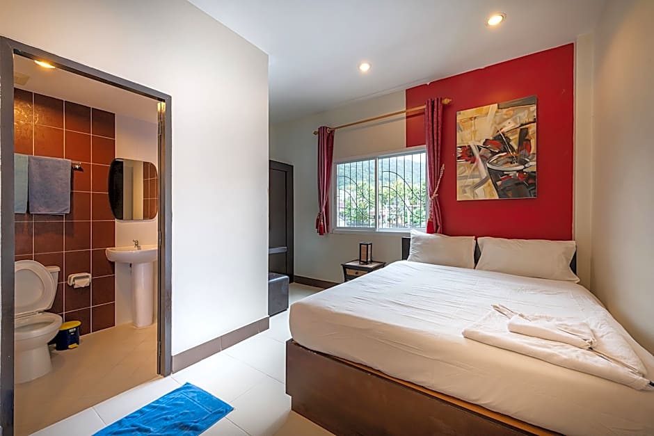 Baan Yuyen Karon Guesthouse