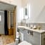 King Deluxe Ensuite with Courtyard View - Venn