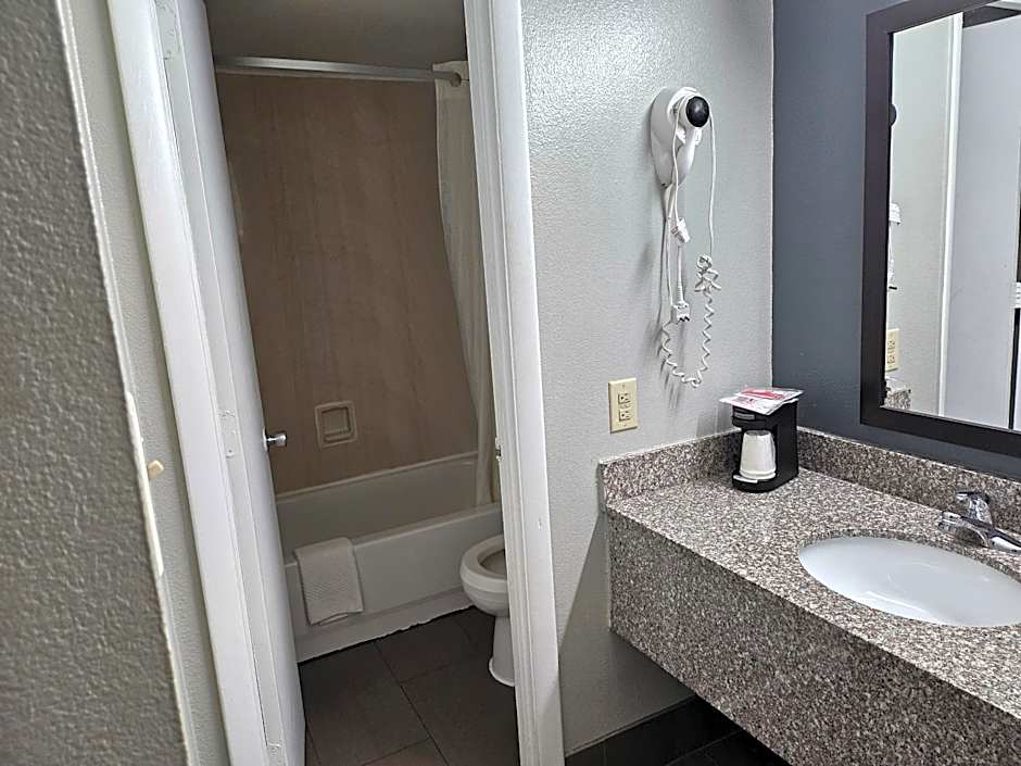 Econo Lodge Biltmore