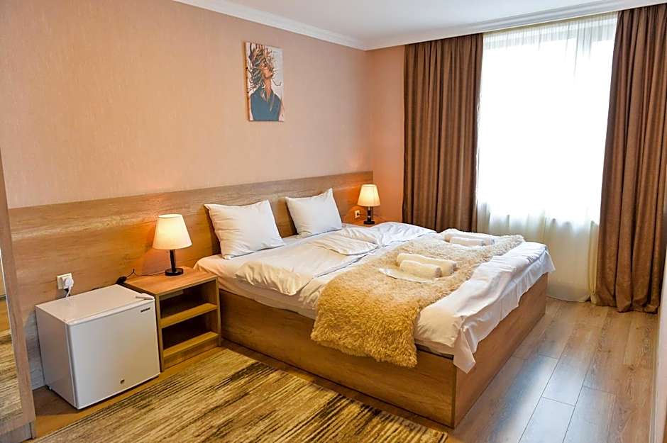 Photo 1 of 6 of Double Room