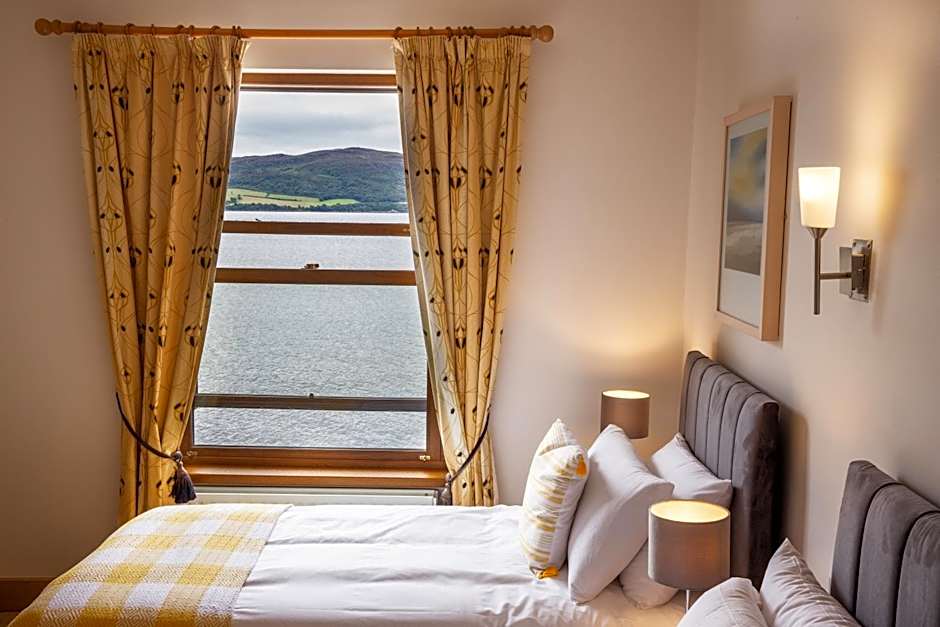 The Waters Edge Hotel