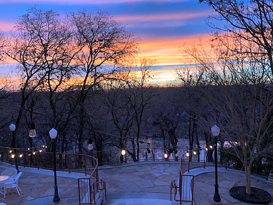 Gruene River Hotel & Retreat