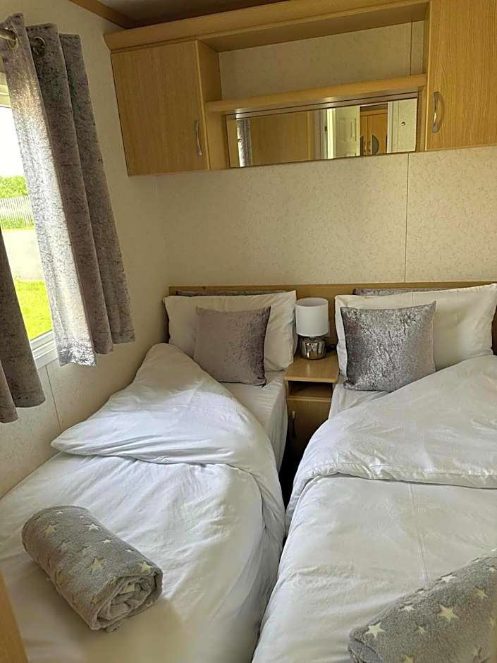 marine getaways caravan hire