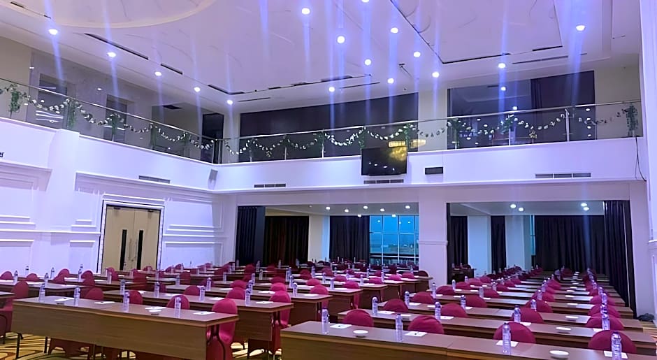 Travellers Hotel Phinisi