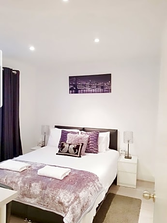 Deluxe-Double or Twin-Shared Bathroom-Garden View