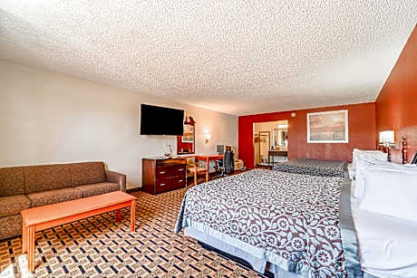 2 King Beds with Sofa Bed Smoking