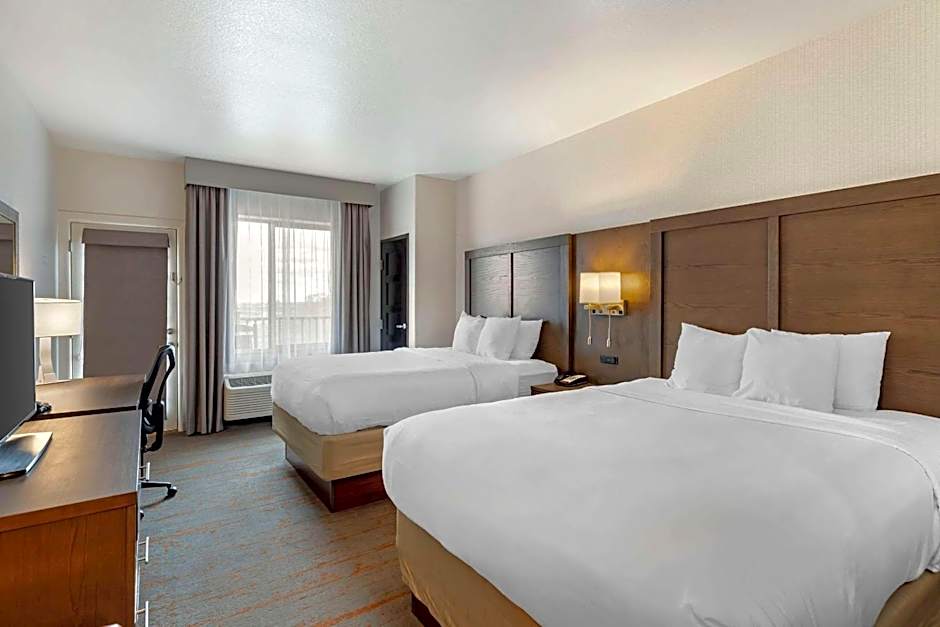 Comfort Inn & Suites Brighton Denver NE Medical Center