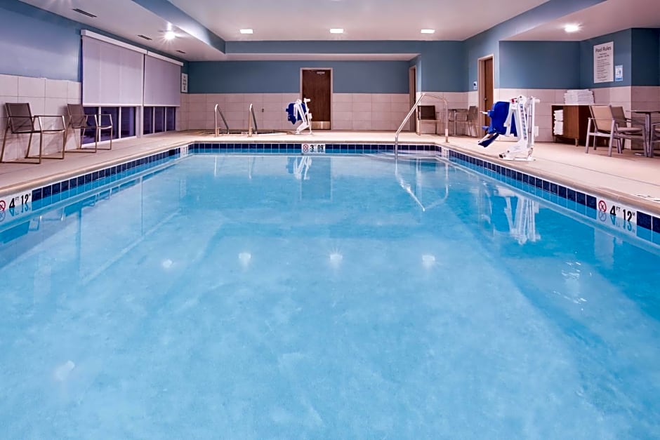 Holiday Inn Express and Suites Des Moines Downtown, an IHG Hotel