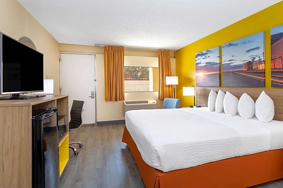 Days Inn & Suites by Wyndham Clovis