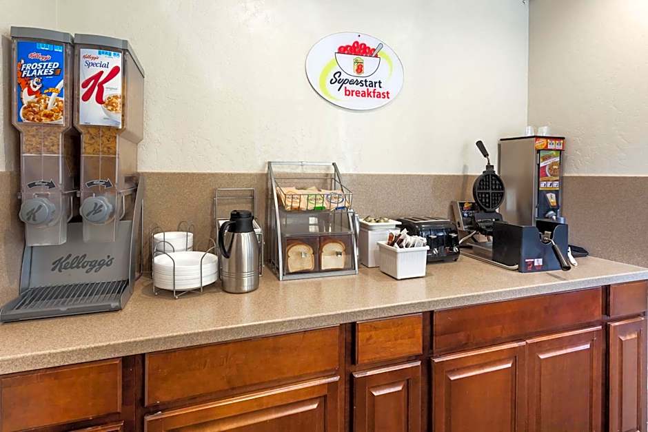 Super 8 by Wyndham Visalia