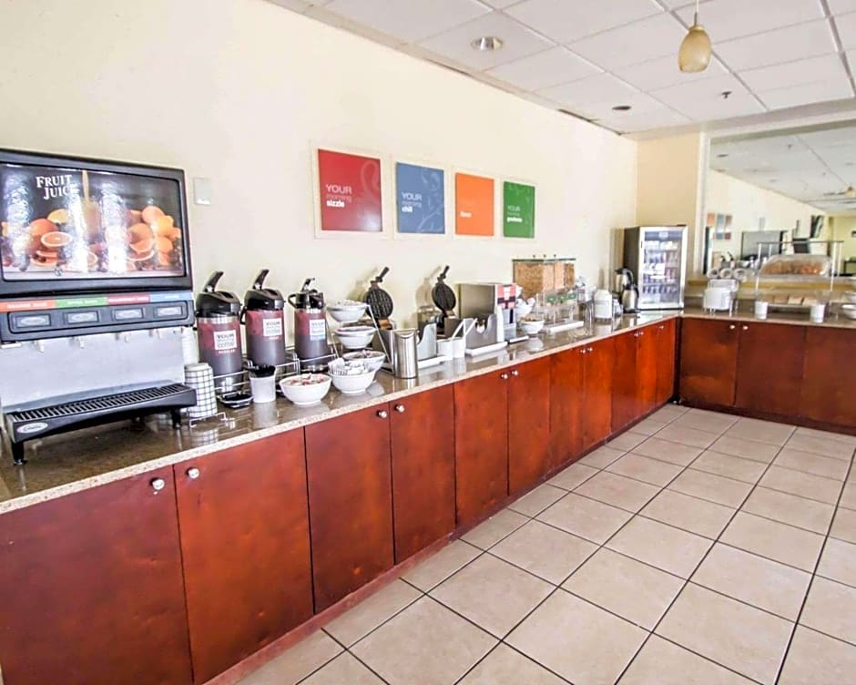 Quality Inn & Suites Winter Park Village Area