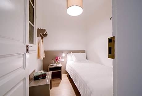 Economy Single Room with Shared Bathroom