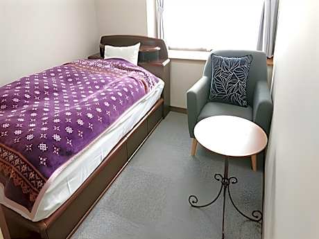 Single Room - Shared Bathroom