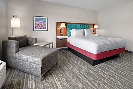 1 King Hearing Accessible