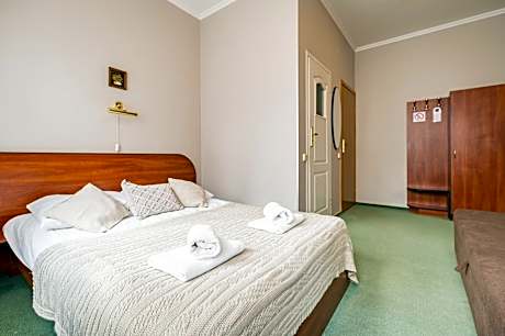 Basic Triple Room