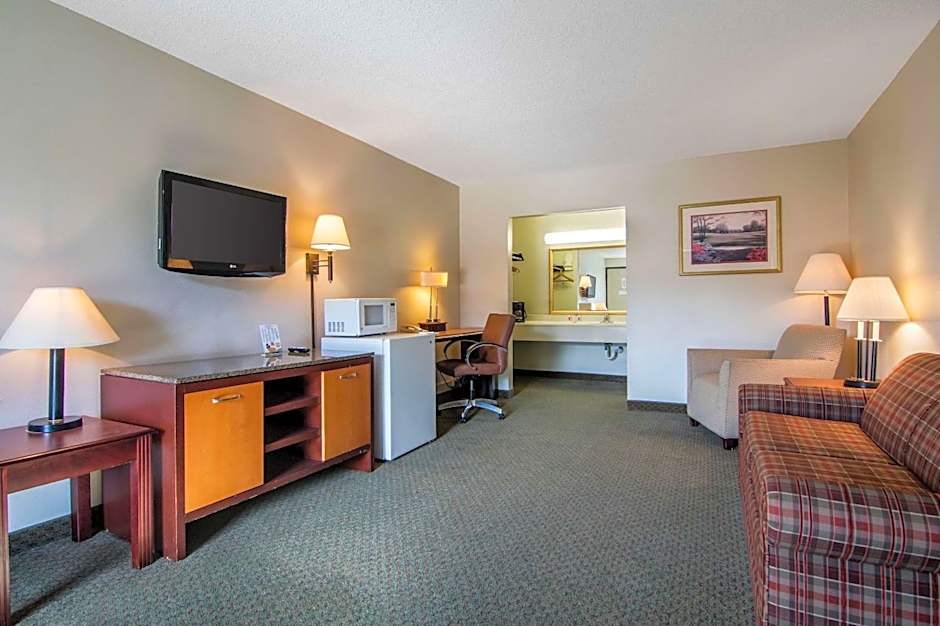 Econo Lodge Inn & Suites Conference Center Dublin
