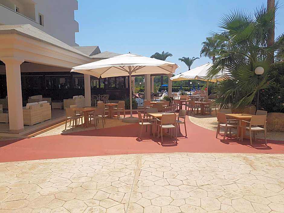 Nissiana Hotel & Bungalows