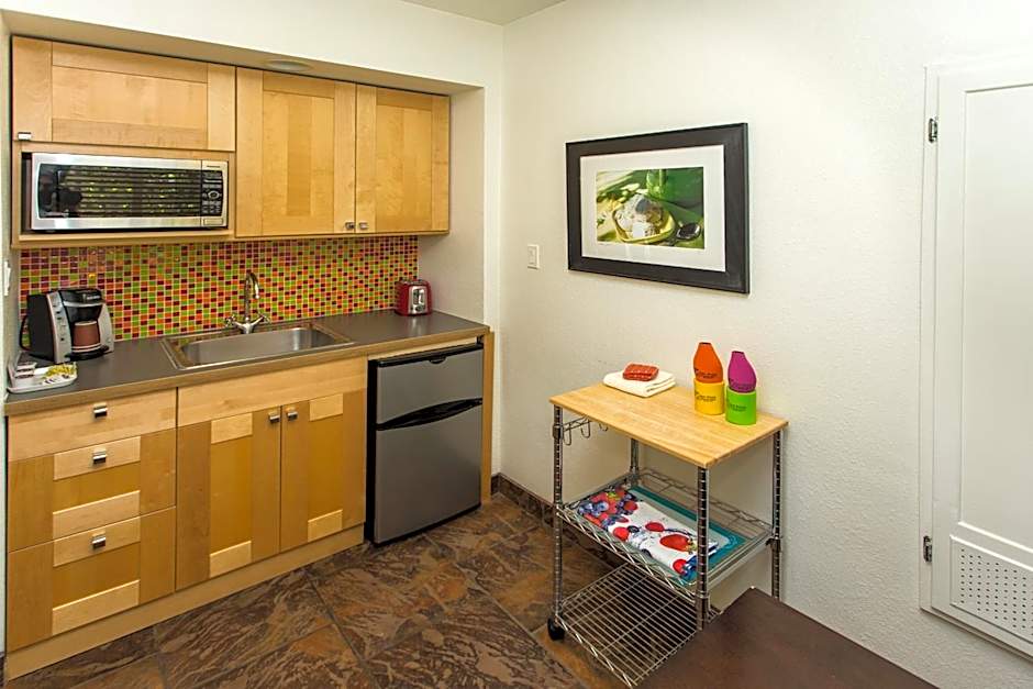 Desert Riviera Hotel