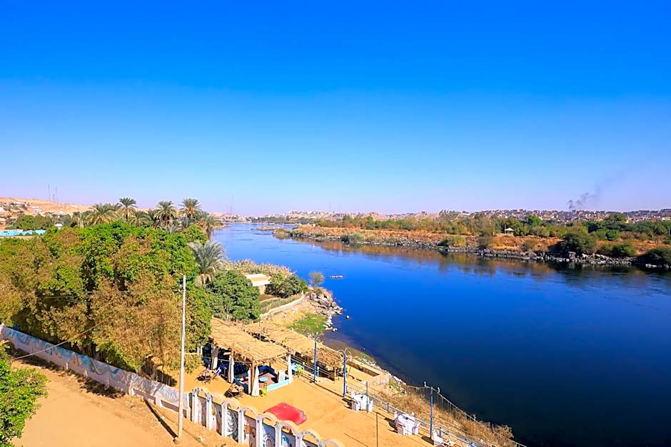 Nubian Popeye - Roof top - Nile View