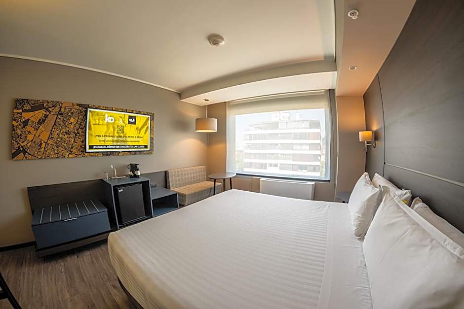 Ola Santiago Providencia, Tapestry Collection by Hilton