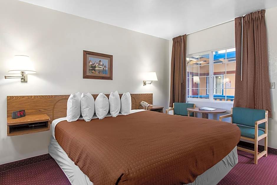 Eureka Town House Motel - Historic Old Town