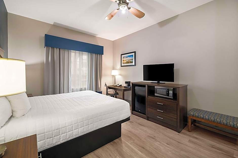 Best Western Plus Lake Dallas Inn & Suites