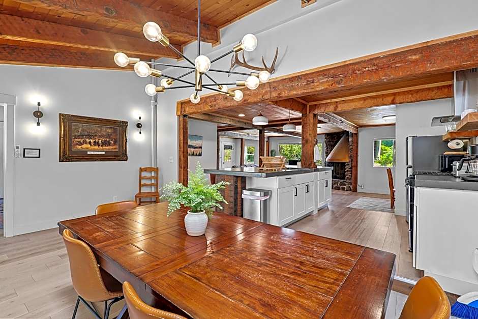 Basecamp Lodge