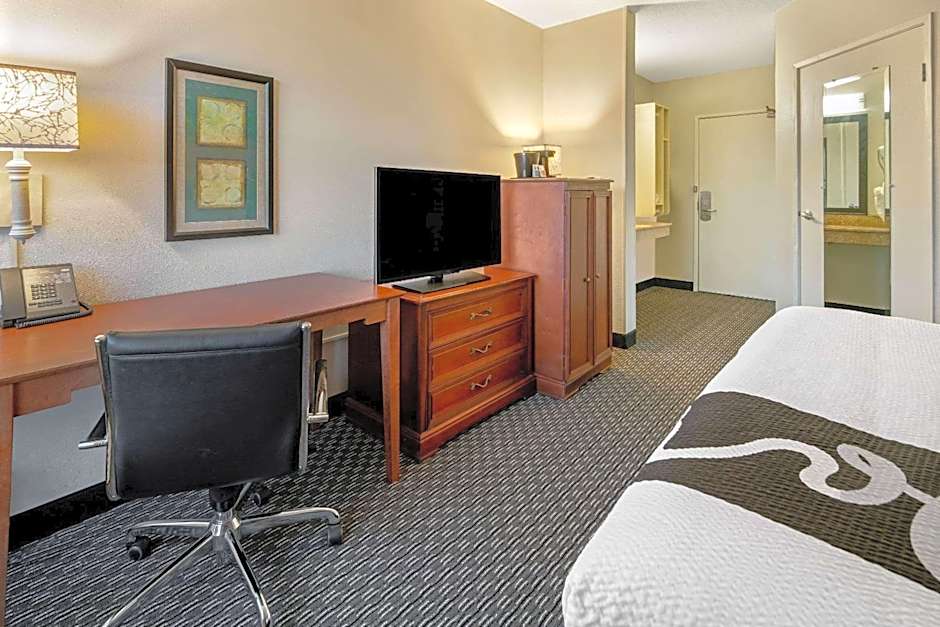 La Quinta Inn & Suites by Wyndham Naples East - I-75