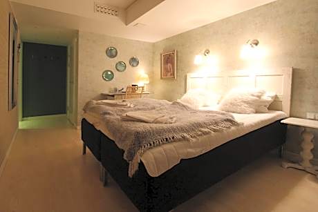 Twin Room with Private Bathroom (No Window)