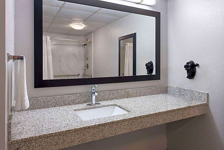 Days Inn by Wyndham Ladson Summerville Charleston