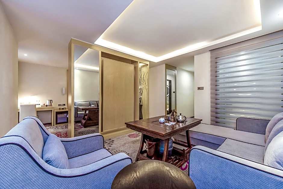 Lavande Hotel Luzhou Jiale Century City