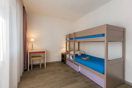 Two-Bedroom Apartment with Balcony (6 People)